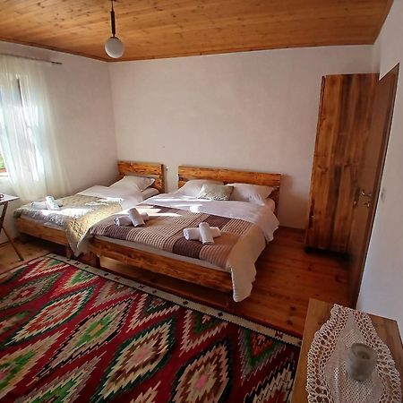Bujtina Tusha Hotel Priska e Madhe Buitenkant foto