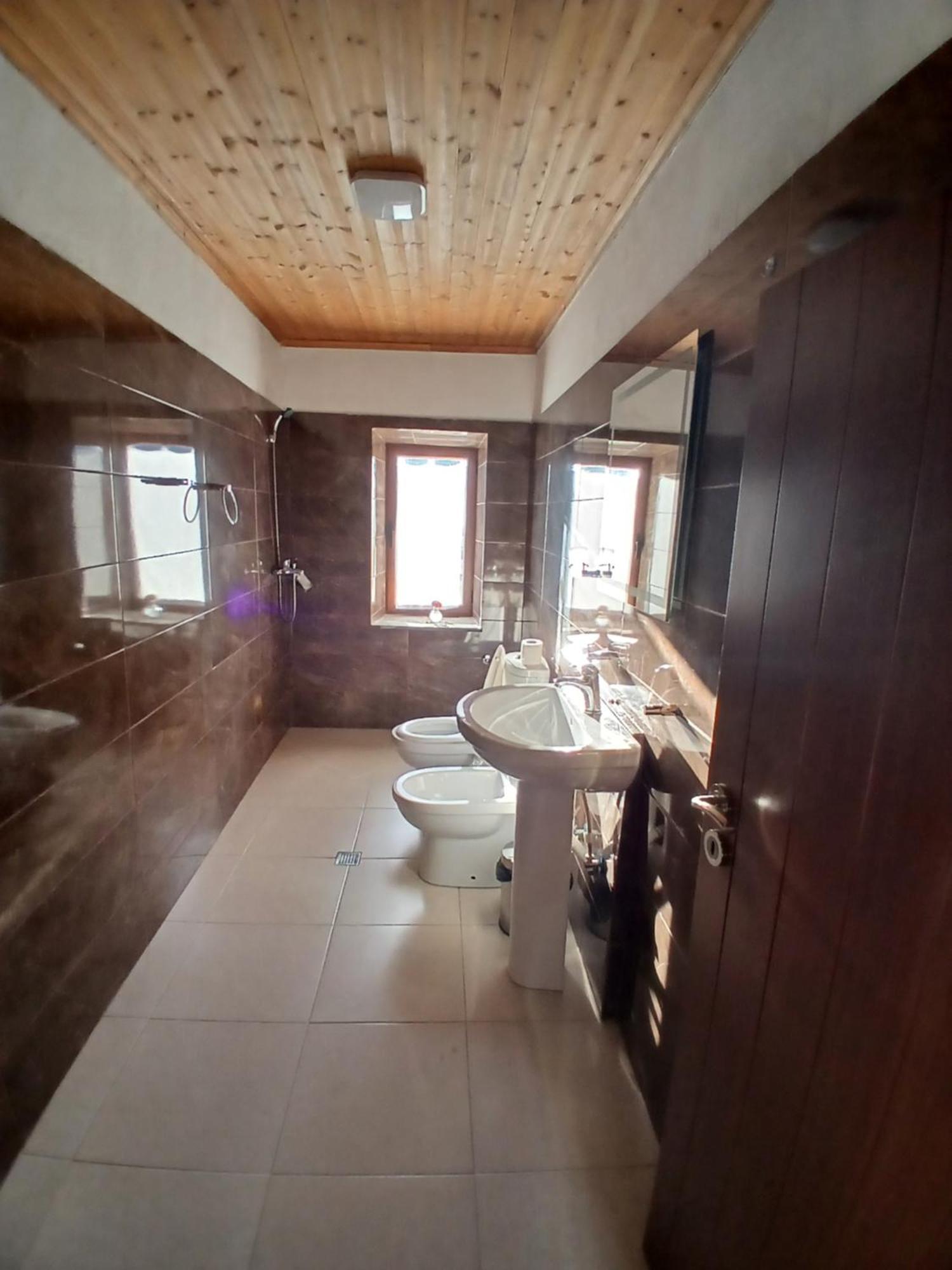 Bujtina Tusha Hotel Priska e Madhe Buitenkant foto